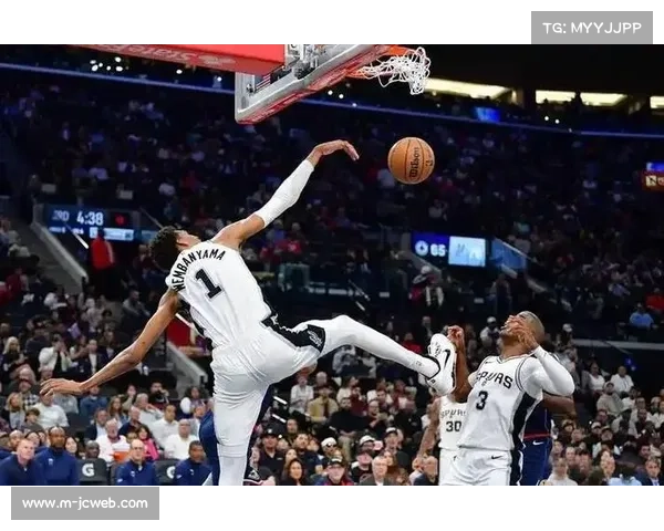 马刺青年军成长迅速，文班亚马与卡斯尔配合渐入佳境